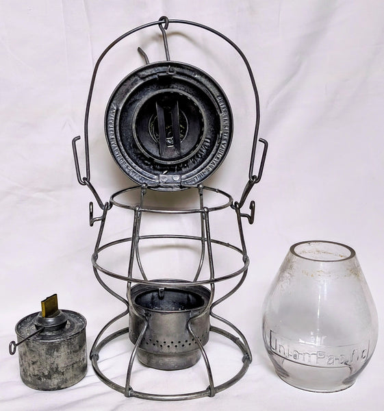 UPRR - Union Pacific Railroad 1913 Adlake Reliable Clear Cast Cnx Globe Lantern