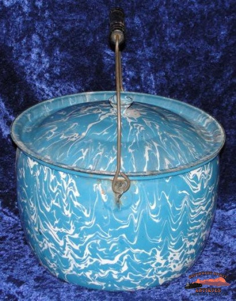 Berlin-Style Blue & White Large Swirl Preserving Kettle General Store Lighting