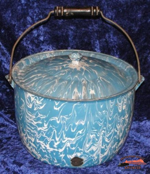 Berlin-Style Blue & White Large Swirl Preserving Kettle General Store Lighting