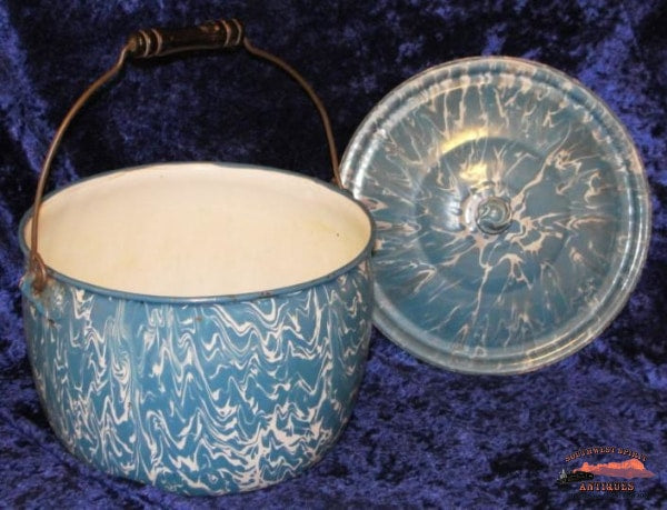 Berlin-Style Blue & White Large Swirl Preserving Kettle General Store Lighting