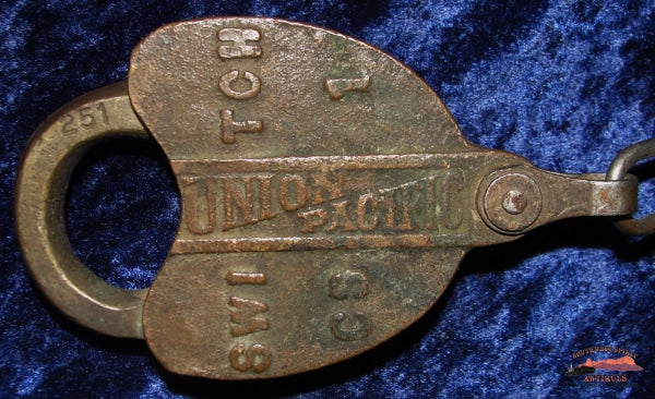 Uprr - Union Pacific Railroad Brass Cast Heart Shaped Cs-1 Adlake Lock Railroadiana